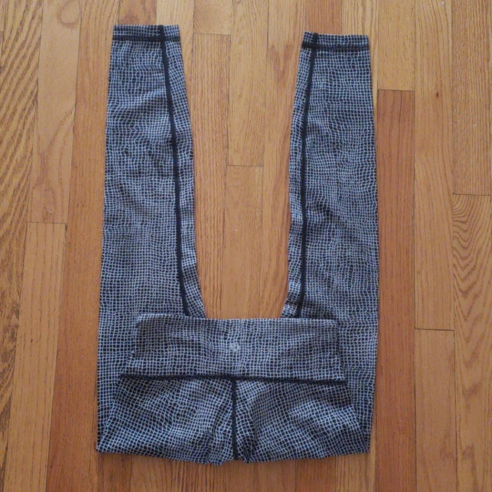 LULULEMON LEGGINGS SIZE 4